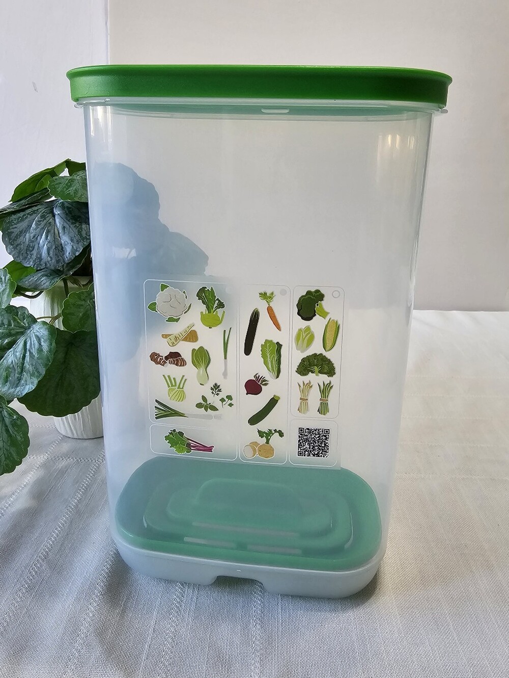 Tupperware Produce Vegetable Keeper Storage Container Green Vent Lid